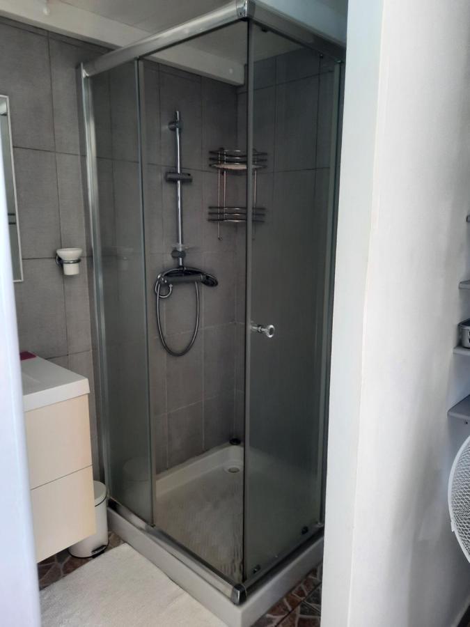 Studio Avec Piscine Privee, Idealement Situe Saint-Claude Extérieur photo